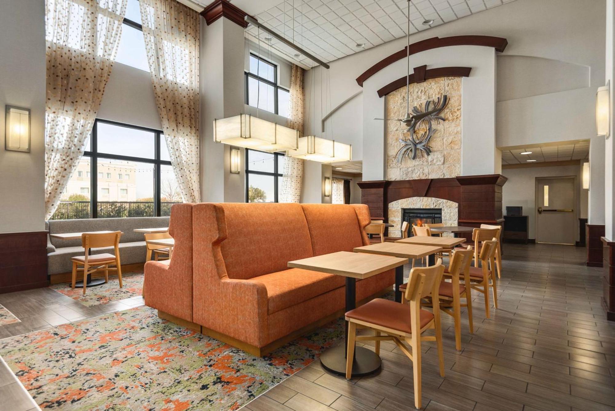 Hampton Inn & Suites San Marcos Εξωτερικό φωτογραφία