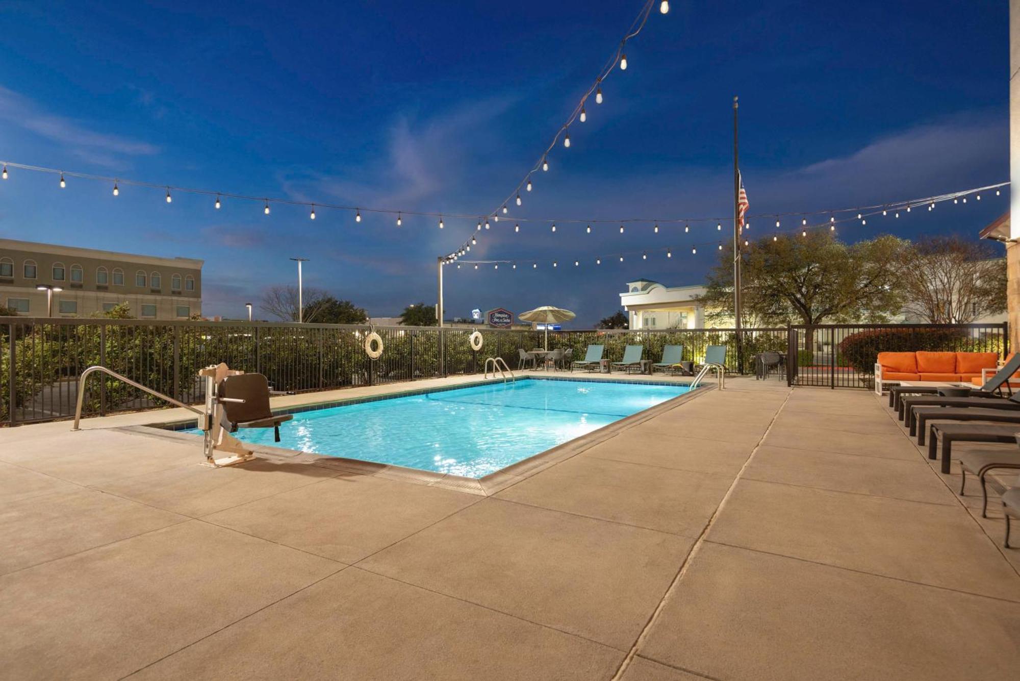 Hampton Inn & Suites San Marcos Εξωτερικό φωτογραφία