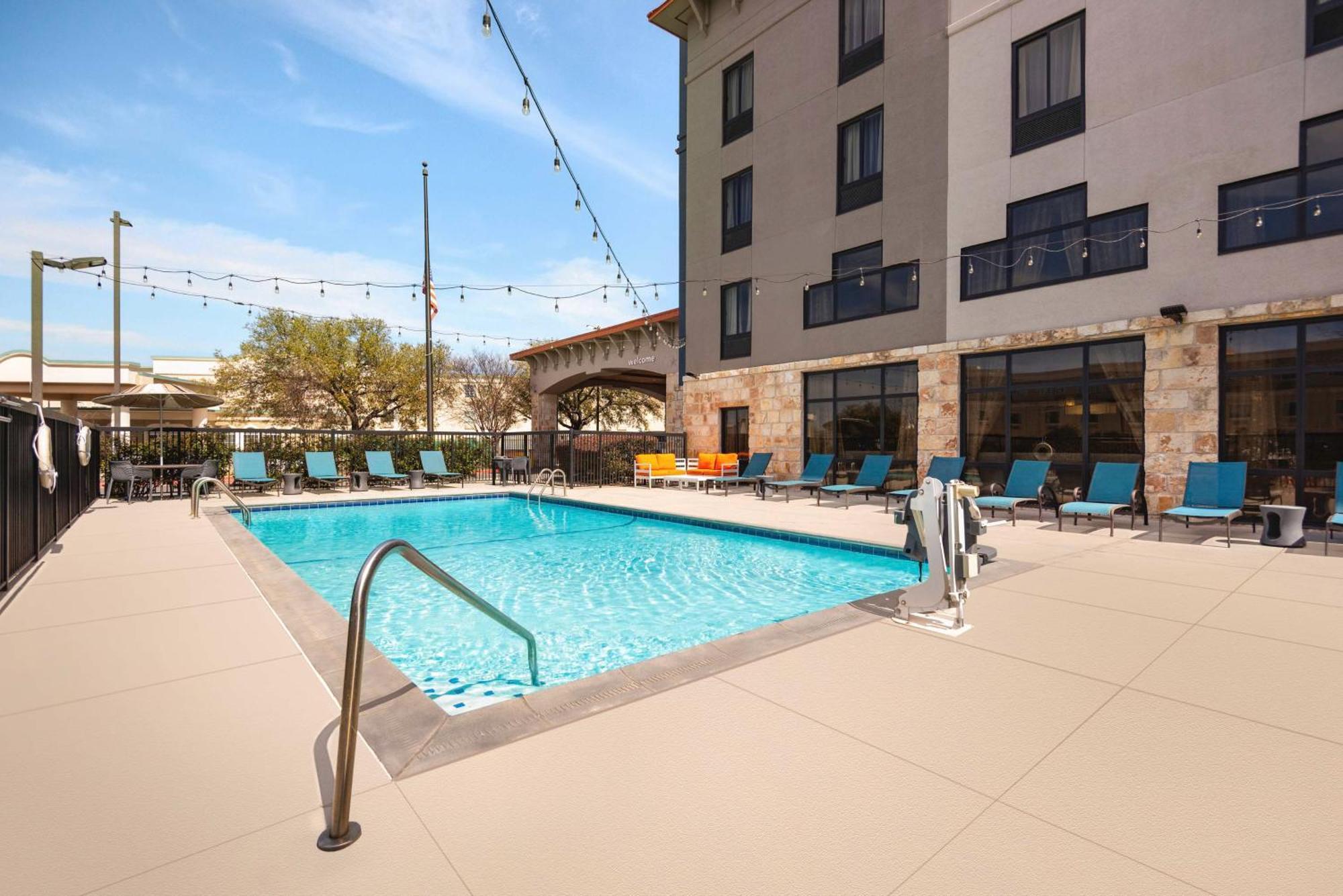 Hampton Inn & Suites San Marcos Εξωτερικό φωτογραφία